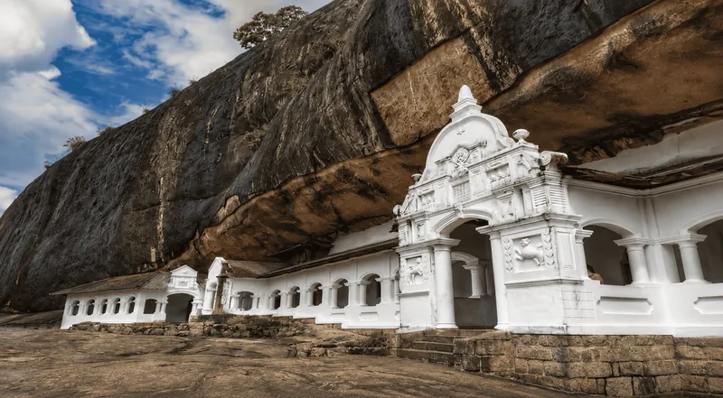 Explore Dambulla Golden Rock Temple Caves
